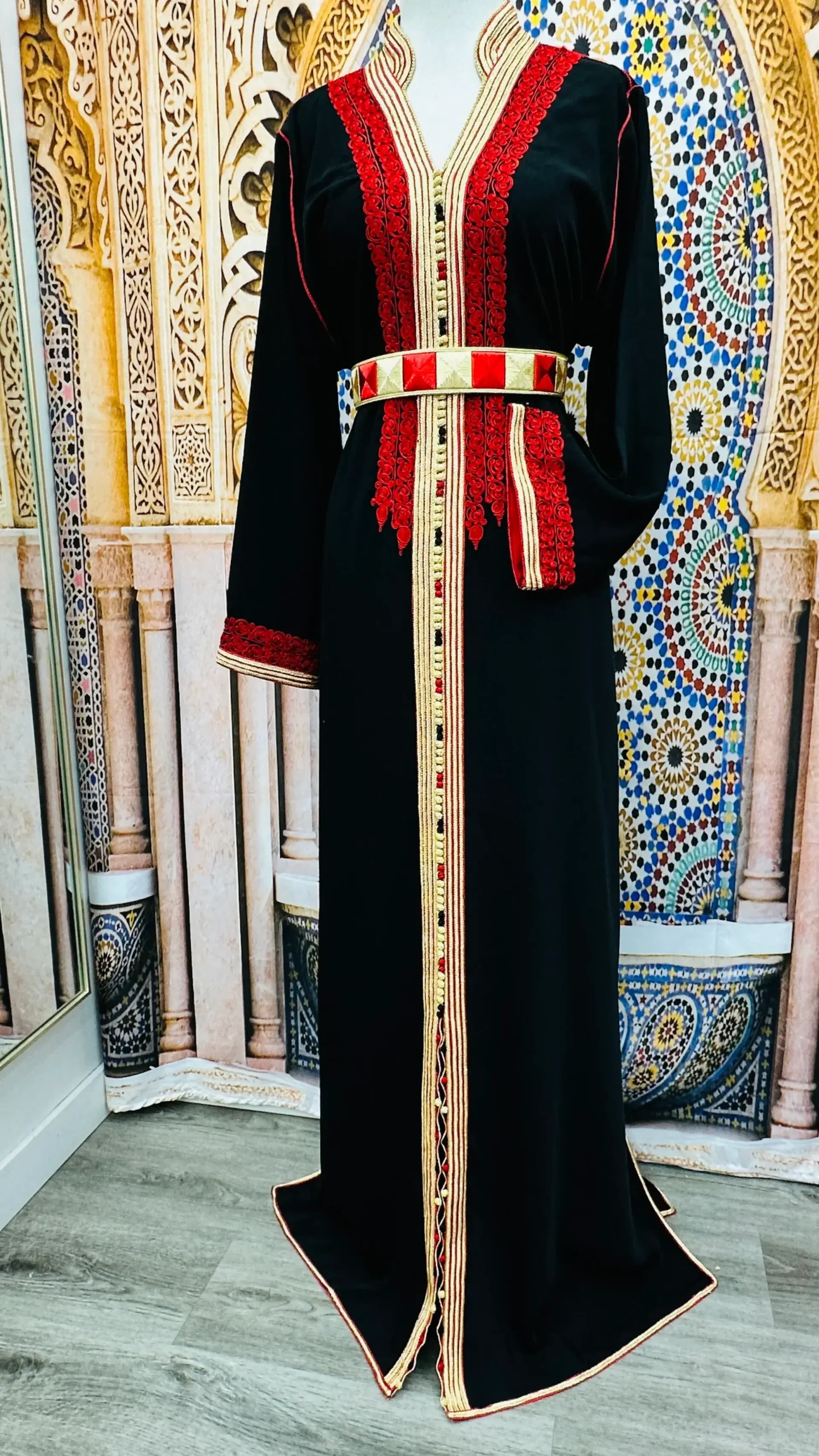 Caftan Marocain doublé noire et rouge tissus crêpe 1